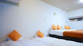 和洋室　デラックスルーム　セミダブルベッド2台＆シングル敷布団２枚　キッチン付　禁煙　清掃料金別　連泊時の清掃なし