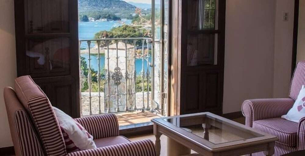 気分は海外旅行。地中海みたいな景色が広がるホテル3488831