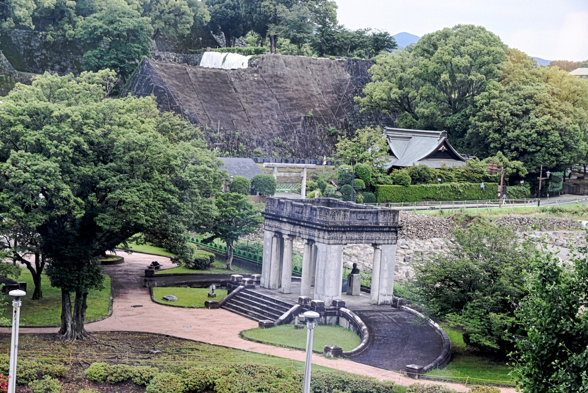 石垣の補修中・・大変です