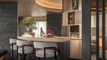 客室内のダイニングエリア / 32