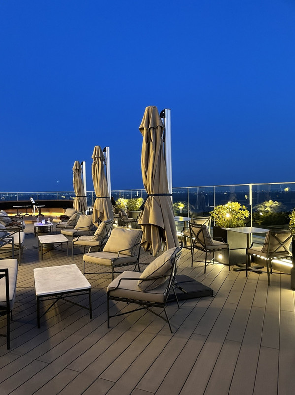 少し風がありパラソルたたまれていました