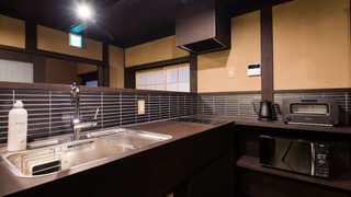 一軒家 (ダブルベット1, シングルベット2, 布団2)