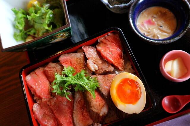 島根和牛のローストビーフ重 / 2