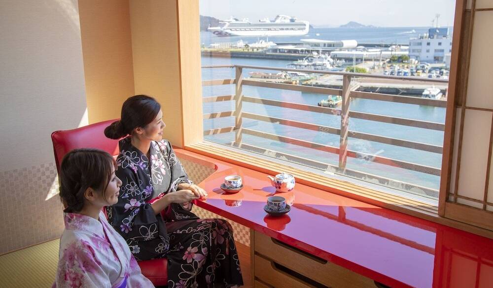 窓際のチェアは特等席 / 4