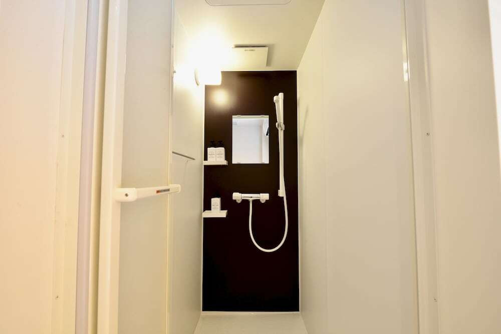 バスルームのシャワー