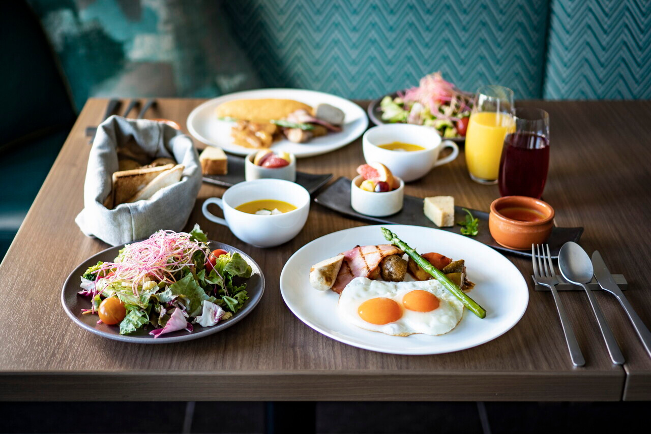 ガレットにキッシュ、多国籍料理が揃う。大阪を一望する高層ホテル4754855