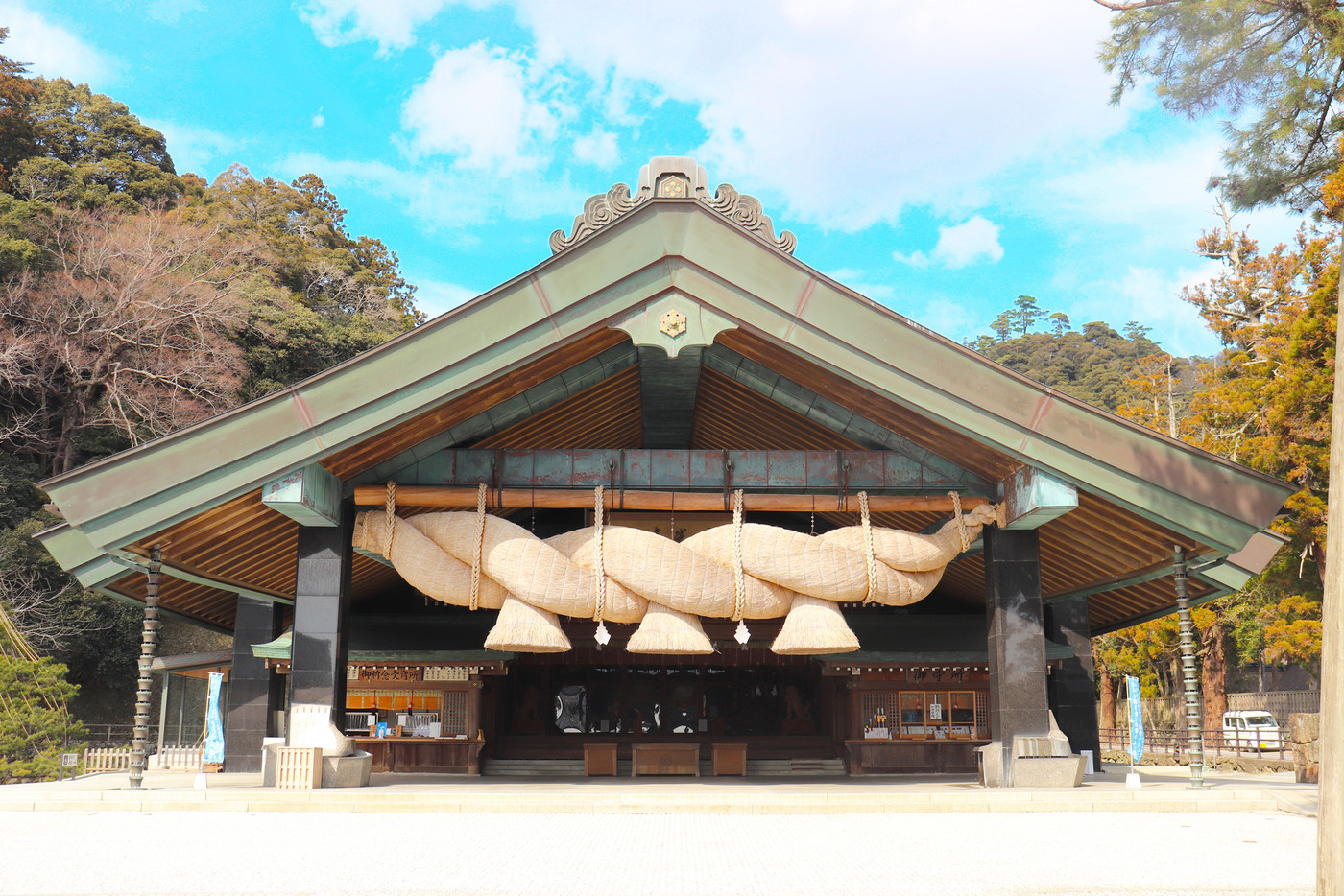 島根県出雲市「出雲大社 神楽殿」