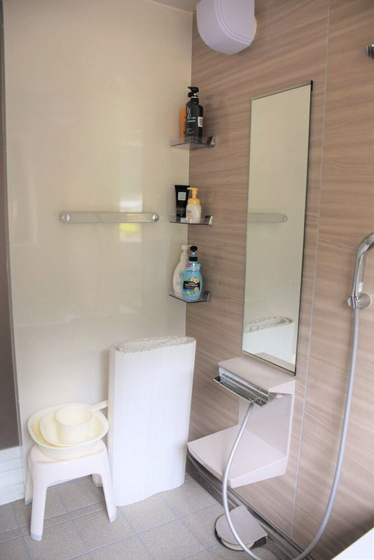 バスルームのシャワー