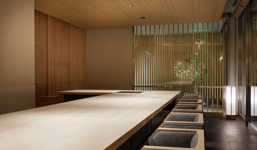 レストラン　席 / 3