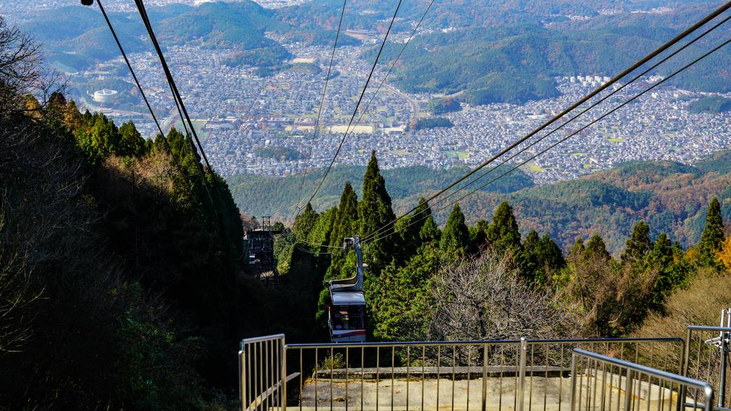 絶景に心震える
日本最長のケーブルカー
 / 2