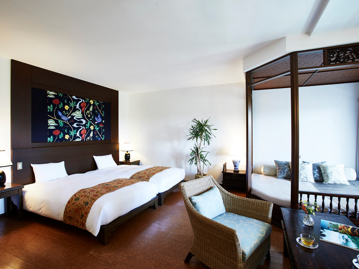 デイベッドも完備された寛ぐための客室4053474