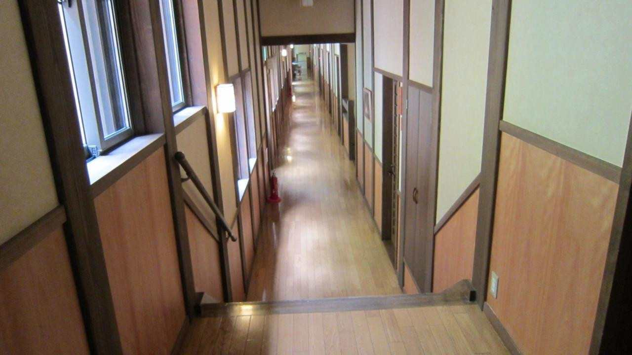 絶壁を望みながらの入浴は圧巻！825751
