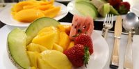 1万円以上のメロンも好きなだけ！千疋屋、フルーツ食べ放題バイキング