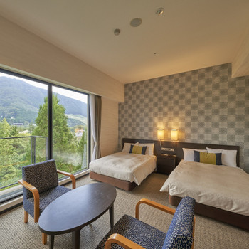 山々を望む屋内外プールが素敵♡池の畔に建つリゾートホテル4065519