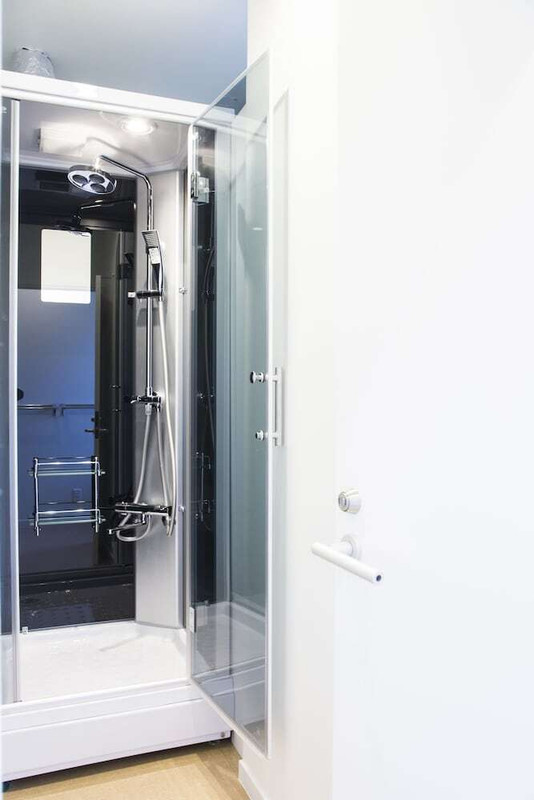 バスルームのシャワー