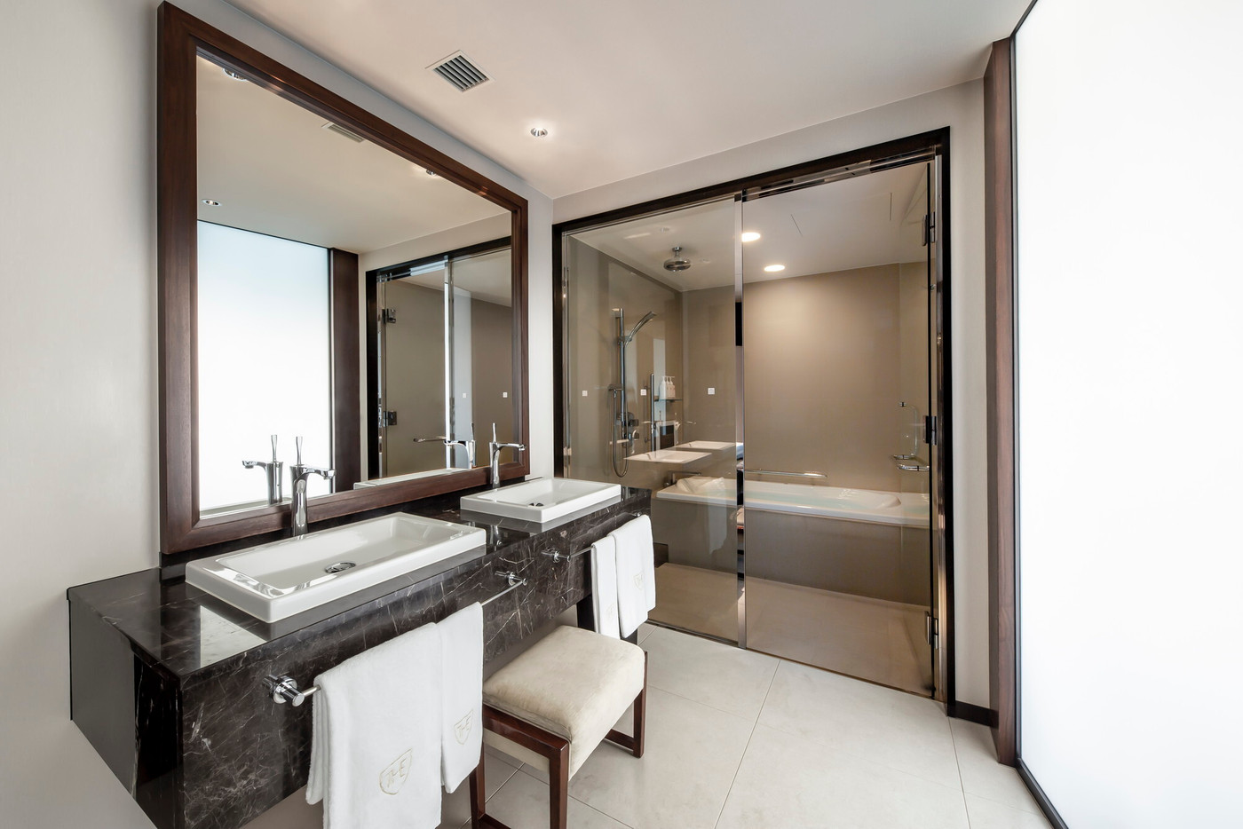 駅近でおしゃれ！あると嬉しいコインランドリーも3949144