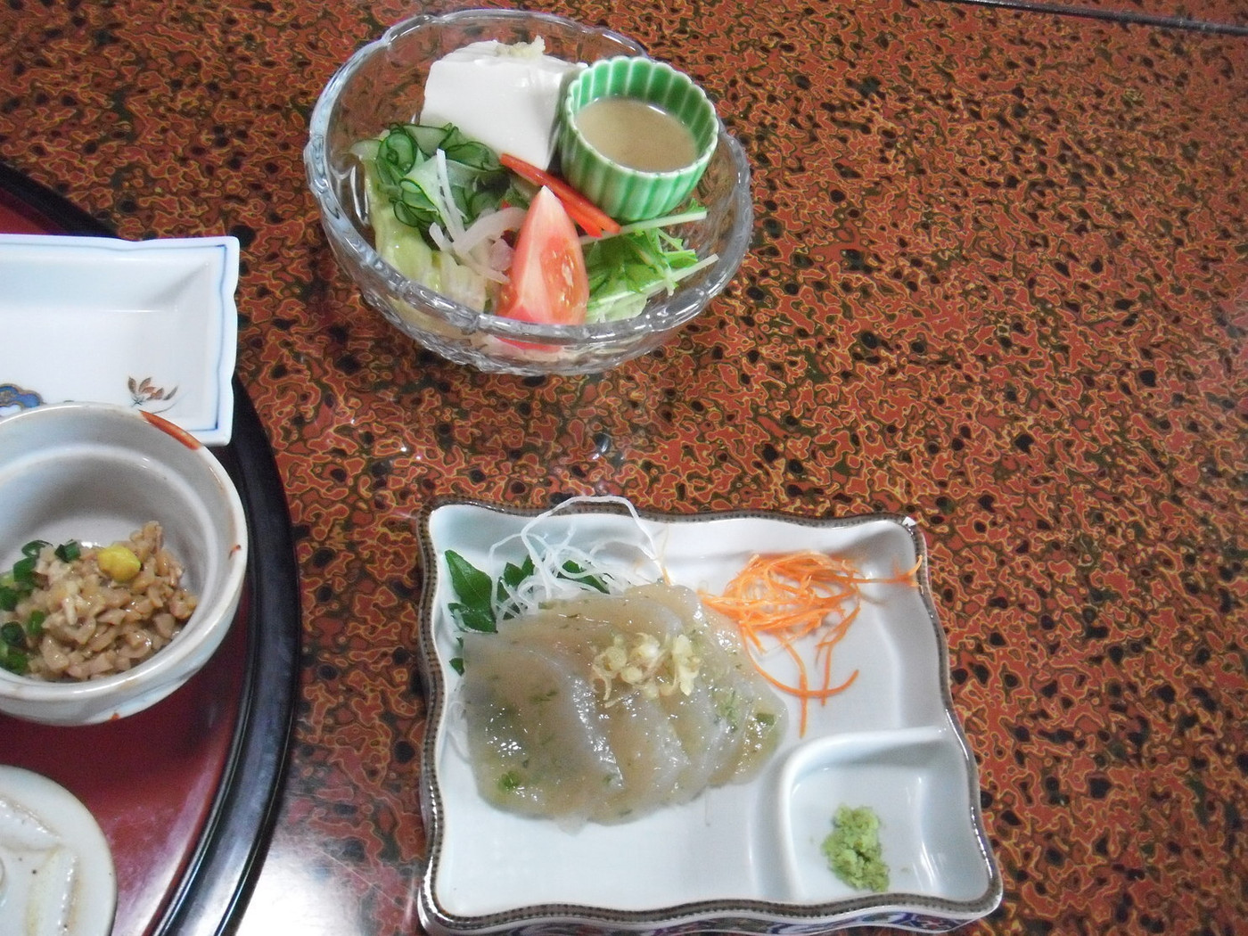 「憩山荘」 料理 20763526 朝食２：サラダ、刺身蒟蒻