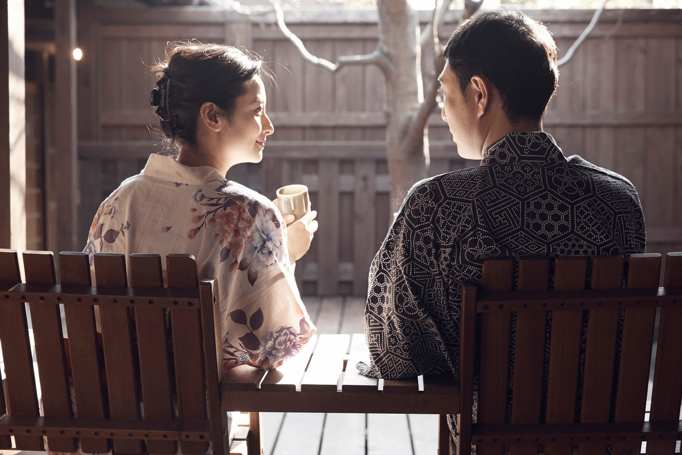 休憩する夫婦