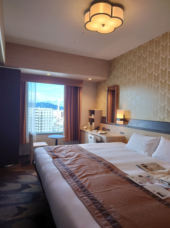 部屋は清潔で広い