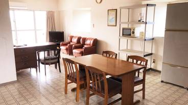 客室内のダイニングエリア / 9