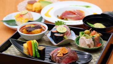 食事・飲み物 / 3