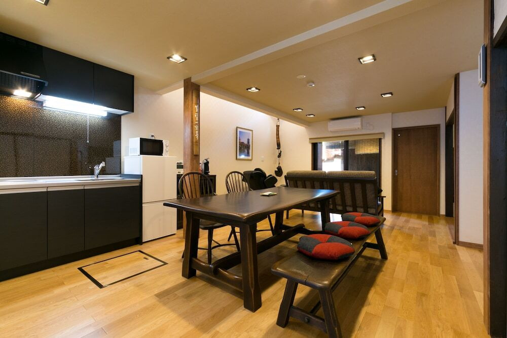 客室内のダイニングエリア