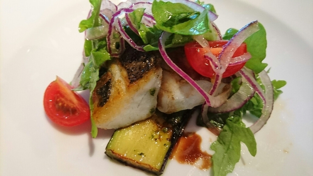 「THE FUJIYA GOHONJIN」料理 792730 メインは ハンバーグか  魚か選びます
今日は  スズキのソテー  バルサミコソースを  選びました