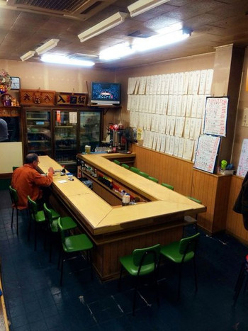 「だるま」内観 825491 店内はＵ字のカウンターテーブル♪