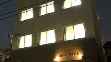 施設の正面 (日没後) / 2