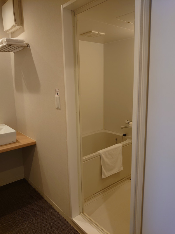 浴槽と洗い場は洗面台と別ブース