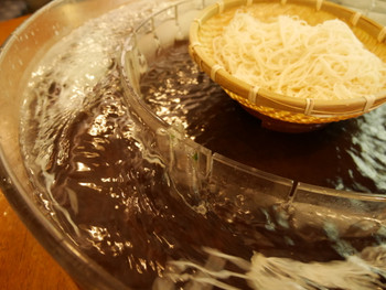 鹿児島県民の避暑地「唐船峡」で食べる「そうめん流し」630014