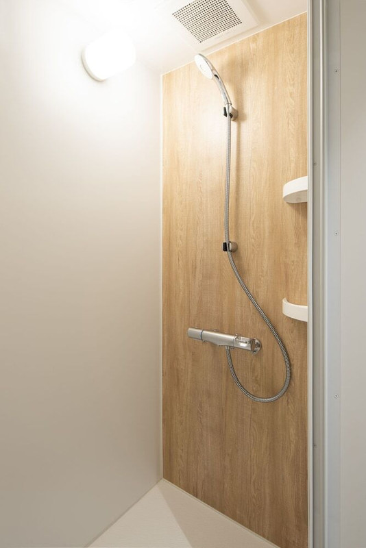 バスルームのシャワー