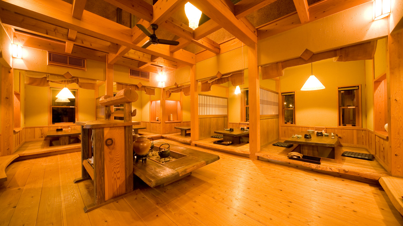 囲炉裏を眺めながら、心が満たされる「田舎風懐石料理」を3706403