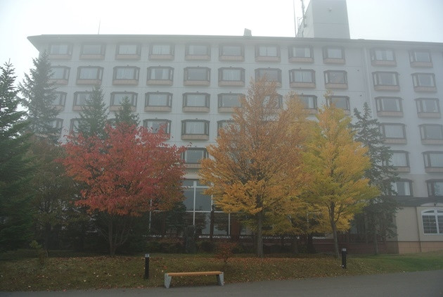 湖に面しています