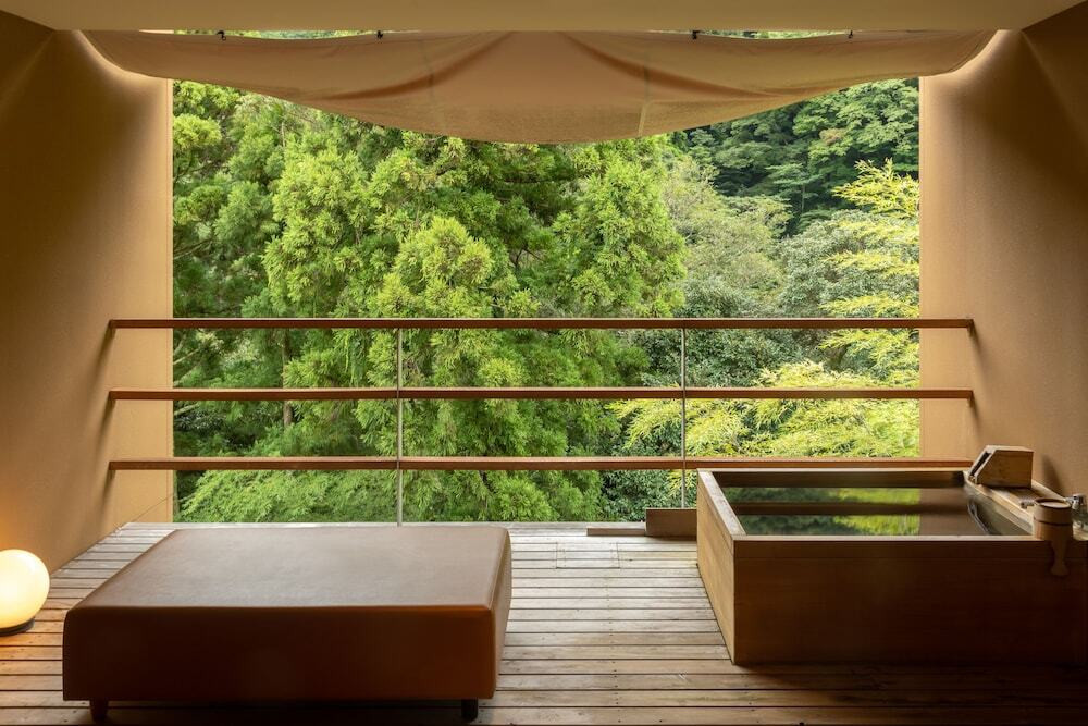 大人の隠れ家!解放感満載の露天風呂で癒しの時間を4279696