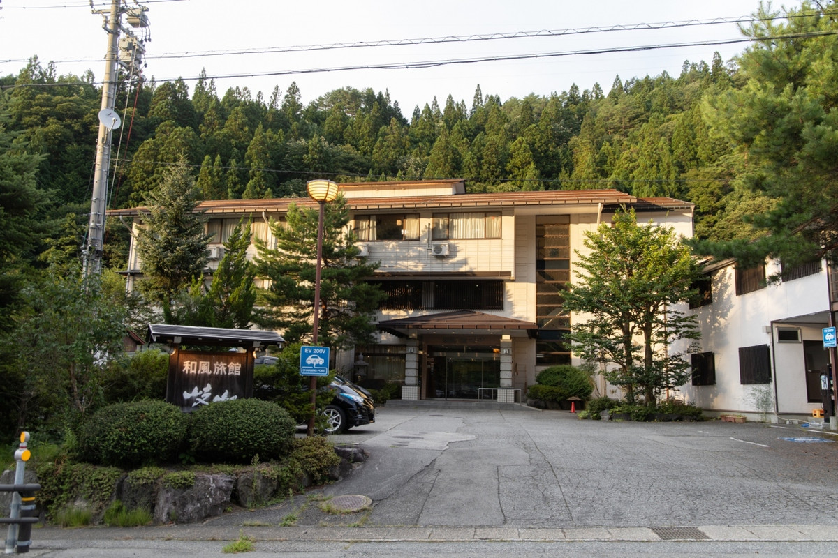 この界隈では大きめの旅館です