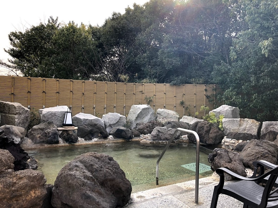 大自然の中で浸かる、天然温泉「つきあかりの湯」3480512