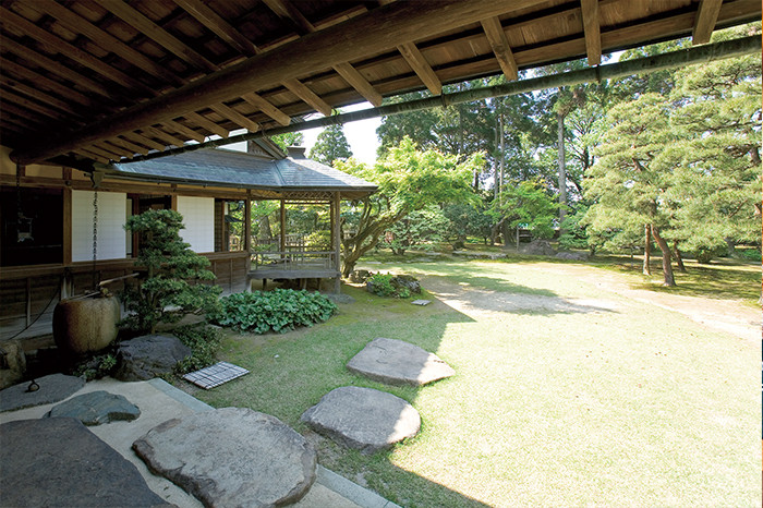 美しい桜や梅の名所としても知られる「豪農の館 内山邸」2112234