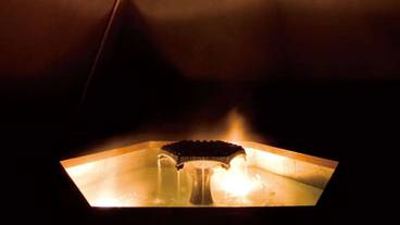 「火焔の塔」内部の足湯 / 6