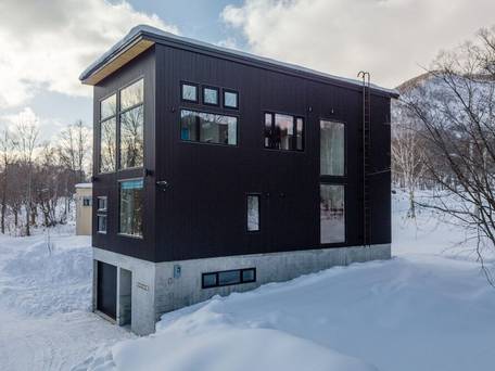 Off-Piste Chalet by H2 Life / 1