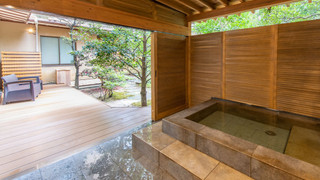 源泉かけ流し露天風呂付【秋の館・和洋特別室／養老の間】禁煙