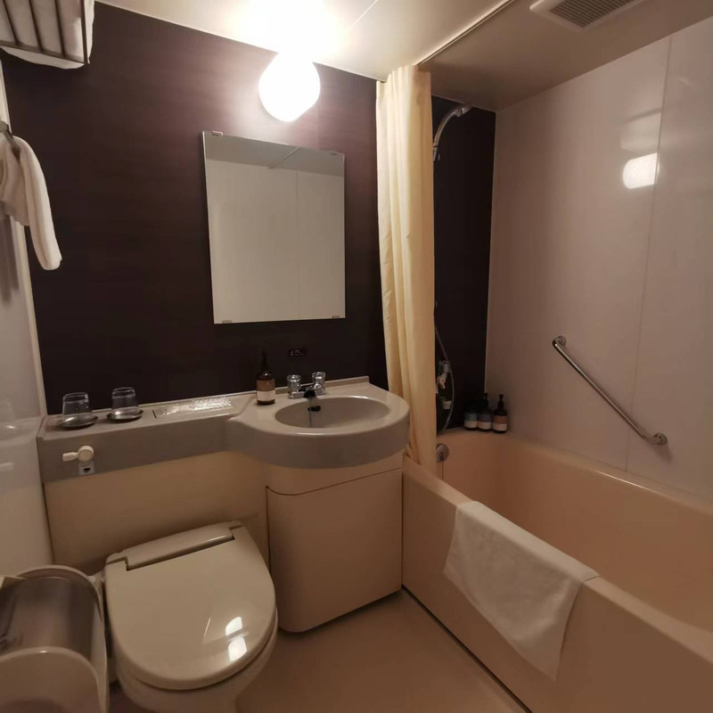 浴槽があり清潔感もある。入浴剤のサービスがあるとベスト。