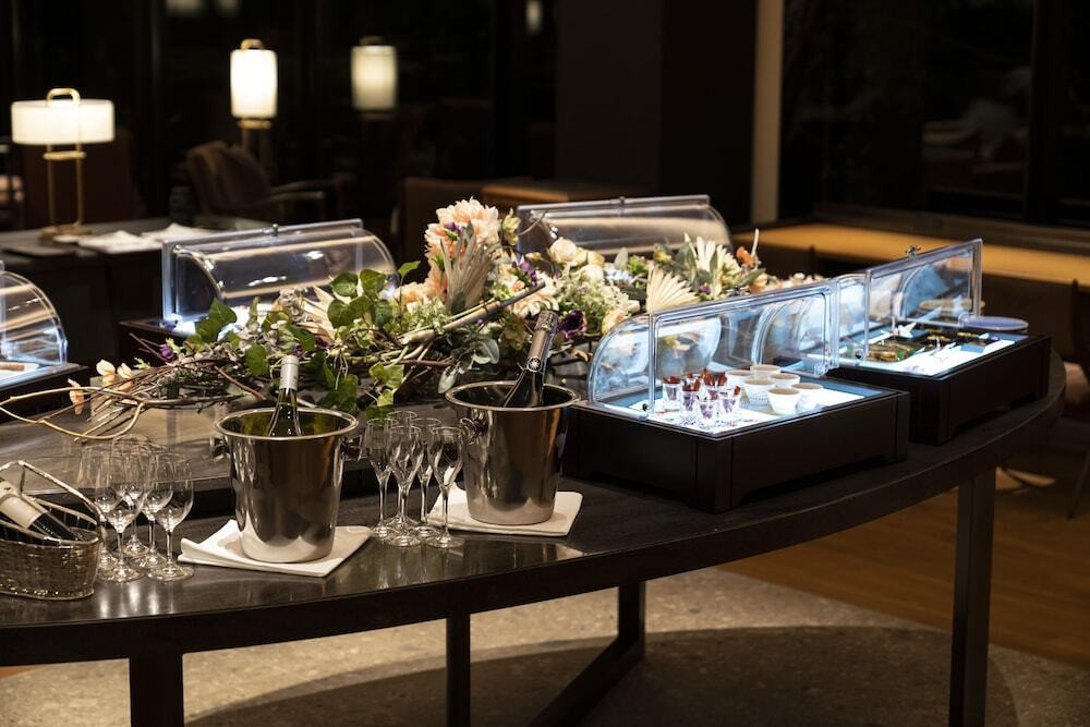 明治期の小学校を利用したラグジュアリーなホテル3528555