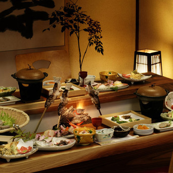 炭火の香りとぬくもりを感じる囲炉裏端料理が自慢3906002