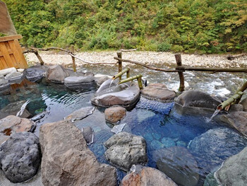 絶景の貸切風呂で、一度に2つの源泉を楽しめる3707924