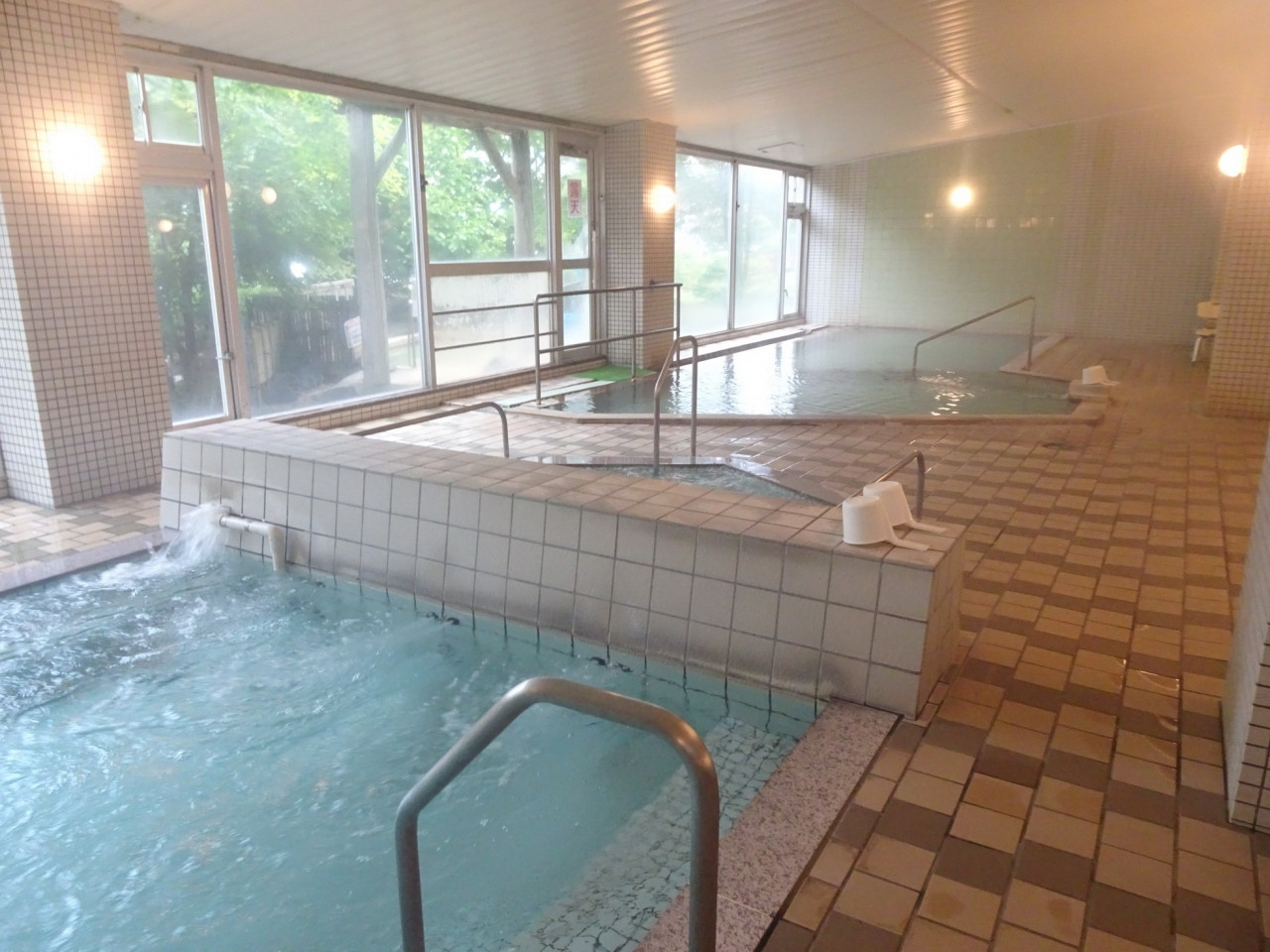 洞窟風呂がユニーク！館内で湯めぐり気分4088910