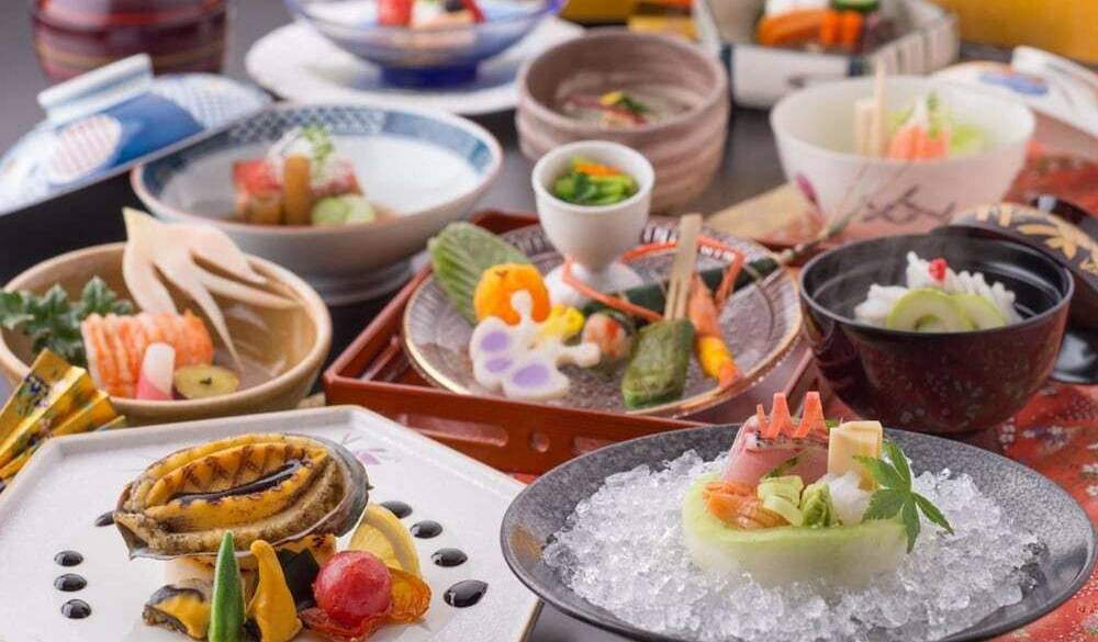 あわびに金目鯛
伊豆の豪華食材を堪能 / 1