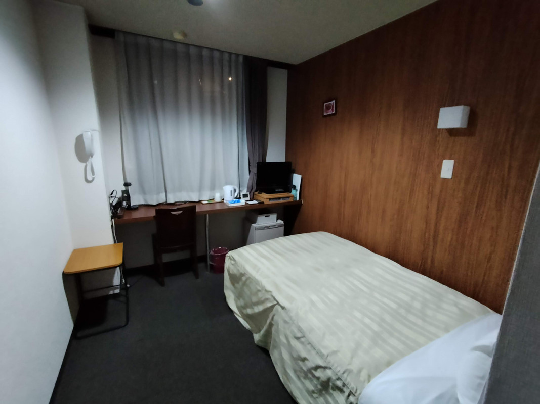 最初の部屋。小便臭が酷かったので部屋を変更してもらった