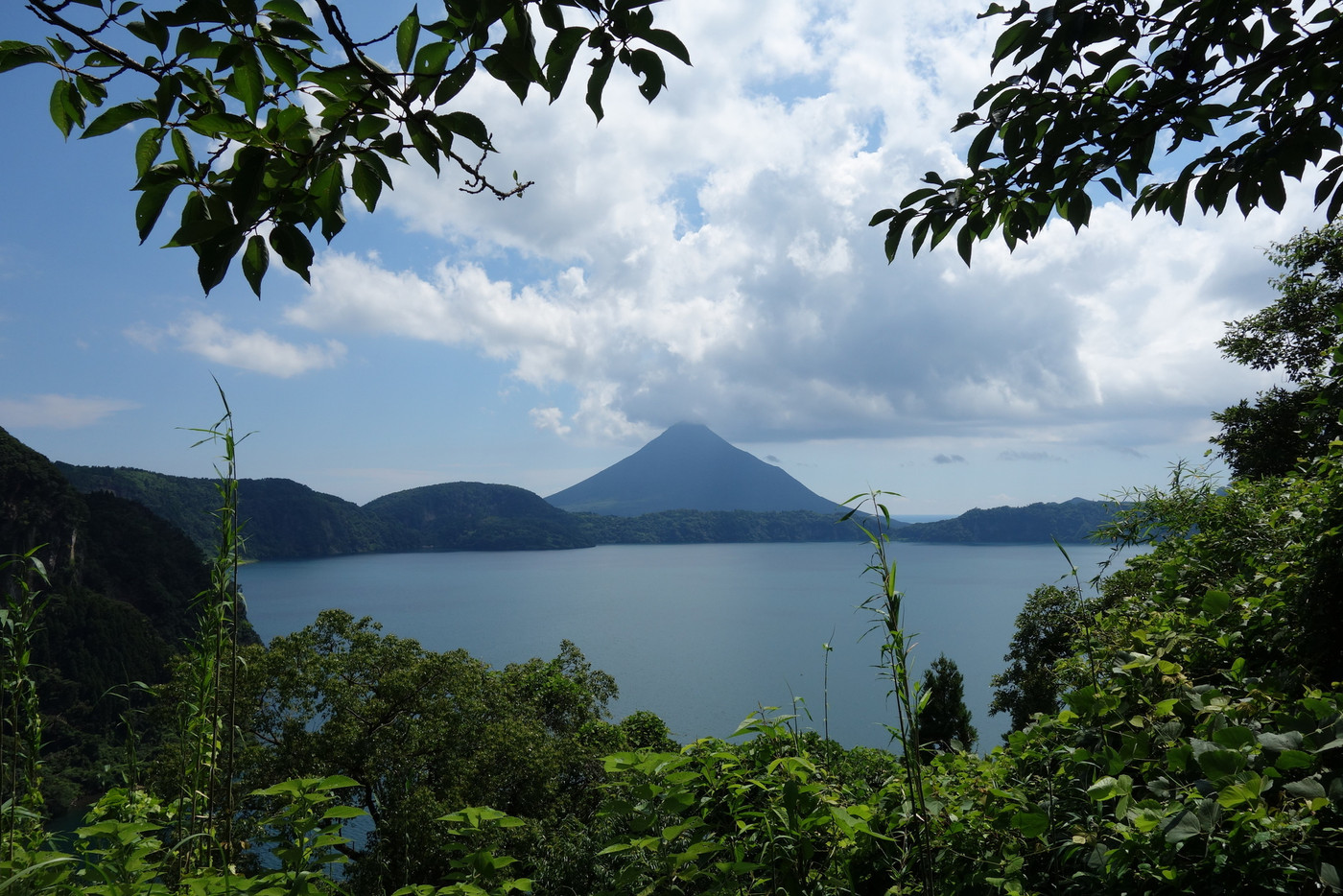 開聞岳と池田湖　自然　風景　旅　旅行　指宿　南九州　雲
