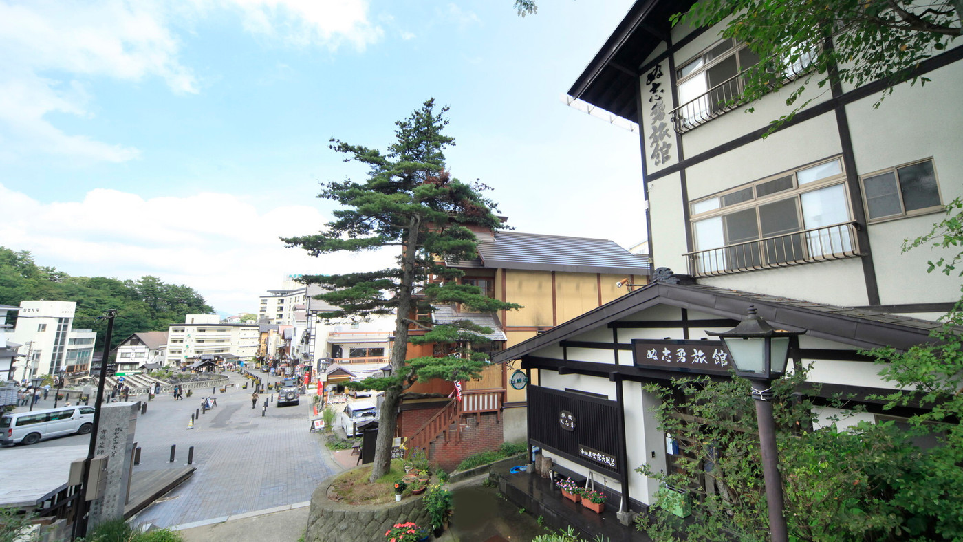 12. 湯畑を眼下に眺めながら入る露天風呂は最高「ぬ志勇旅館（ぬしゆうりょかん）」4063165